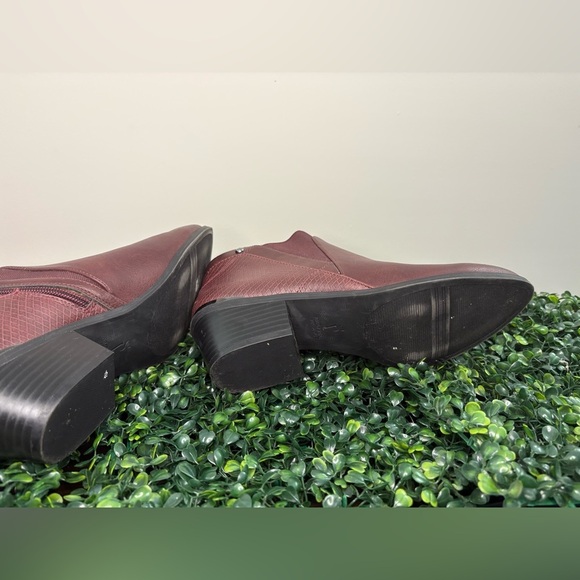 Simply Vera Vera Wang Red Ankle Booties Sleek Design - Picture 6 of 8